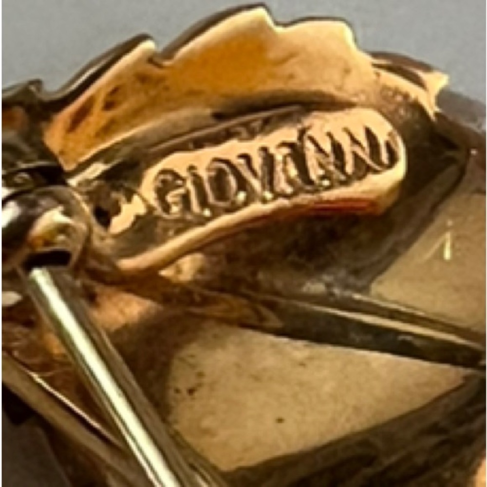 Giovanni gold tone rose brooch